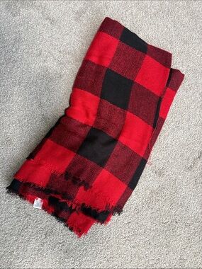 Red and Black Buffalo Plaid Fringed Scarf